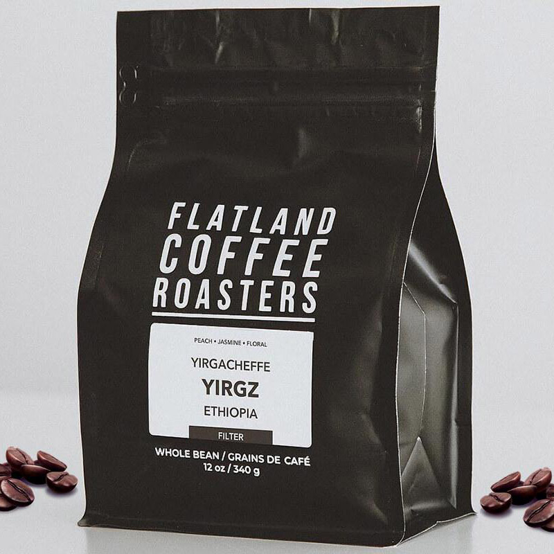 Schwarze Hintergrund-Kaffee-Seitenfalte-Reißverschlusstasche